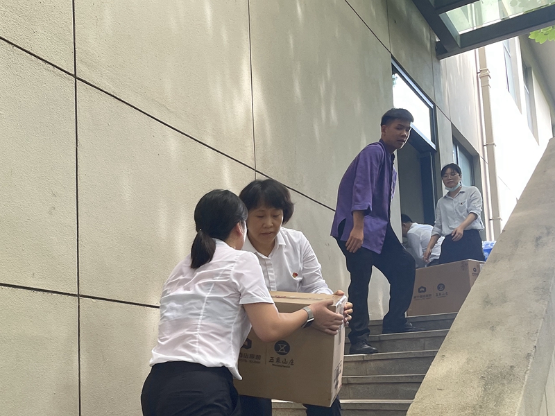 /QJ_230546014600.jpg 上下接力搬送货品.jpg