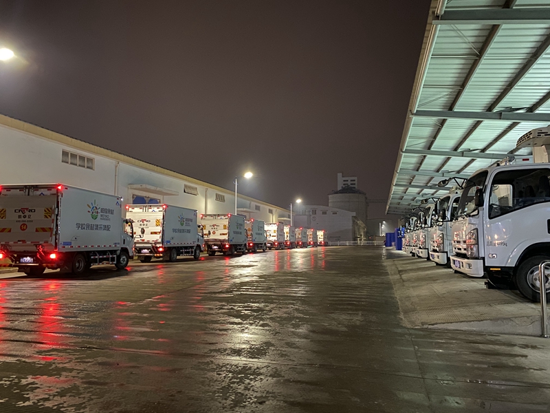 /QJ_088953025031.jpg 威耀供应链五象基地凌晨配送.jpg