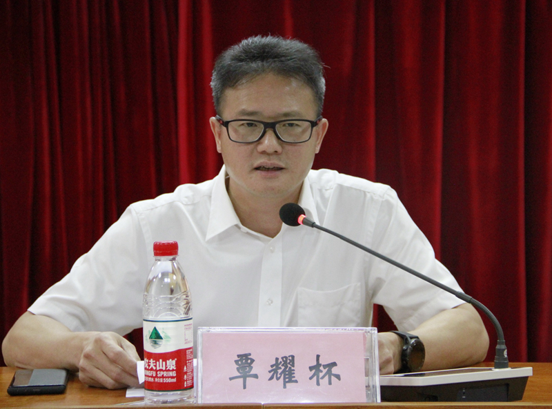 /QJ_365689891580.jpg 覃耀杯作动员讲话.jpg