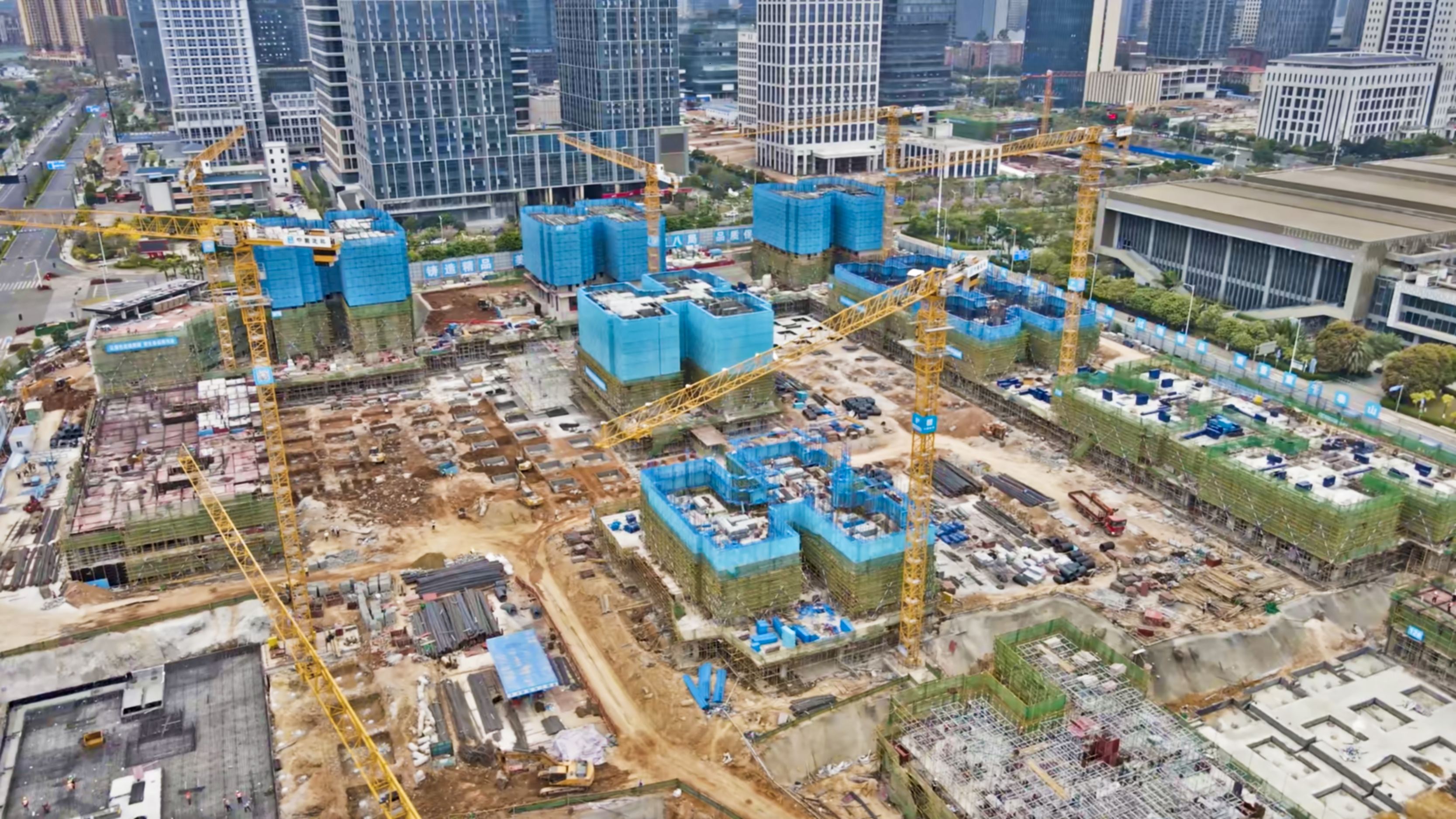 /QJ_735652397940.jpg 威宁·青运村项目建设如火如荼.jpg